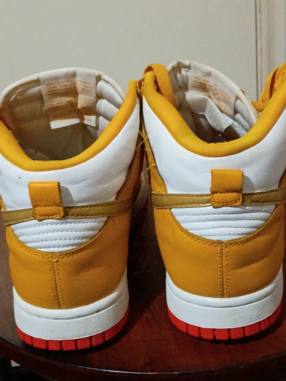 Nike Dunk High Women's Shoes University Gold Metallic Gold Size 7 DQ4691 700 - Picture 9 of 14